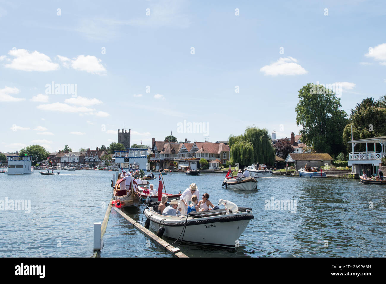 Henley-on-Thames. United Kingdom. 2017 Royal Henley Regatta Henley, atteindre, Tamise. Bateaux amarrés, pique-nique sur les rampes 13:31:24 Dimanche 02/07/2017 [crédit obligatoire. Peter SPURRIER/Intersport Images. Banque D'Images