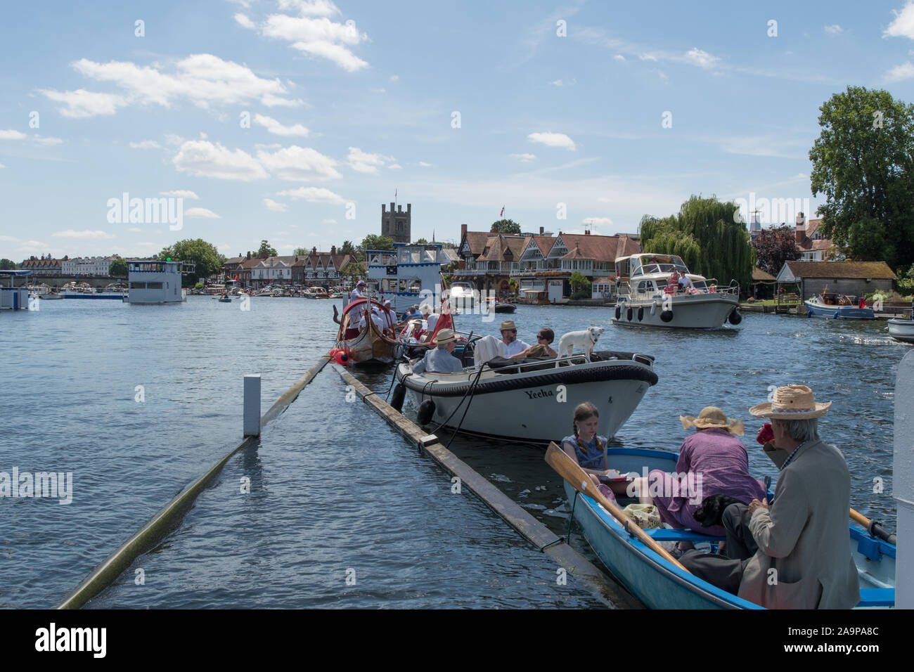 Henley-on-Thames. United Kingdom. 2017 Royal Henley Regatta Henley, atteindre, Tamise. Bateaux amarrés, pique-nique sur les rampes 13:48:14 Sunday 02/07/2017 [crédit obligatoire. Peter SPURRIER/Intersport Images. Banque D'Images