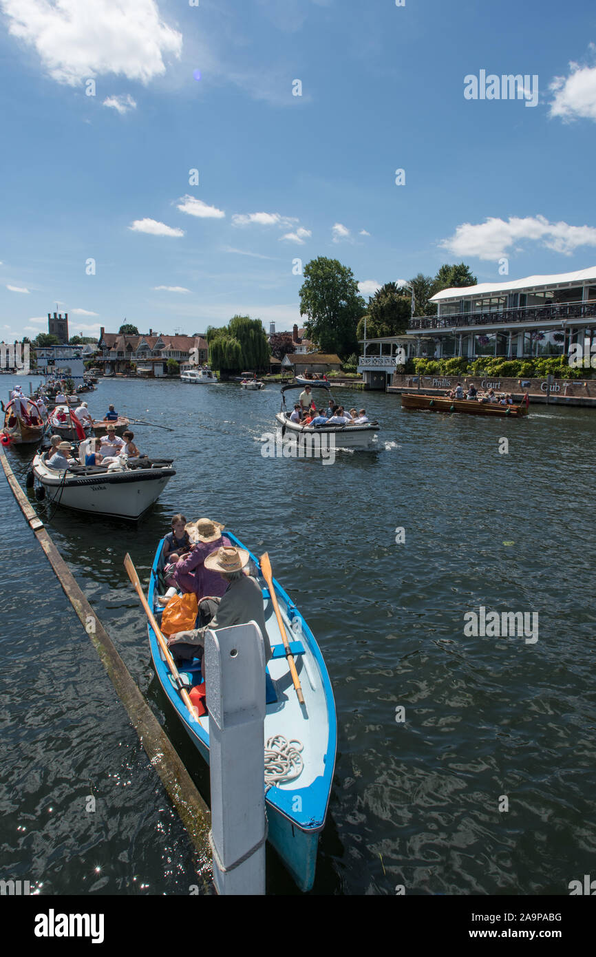 Henley-on-Thames. United Kingdom. 2017 Royal Henley Regatta Henley, atteindre, Tamise. Bateaux amarrés, pique-nique sur les rampes 13:37:45 Sunday 02/07/2017 [crédit obligatoire. Peter SPURRIER/Intersport Images. Banque D'Images