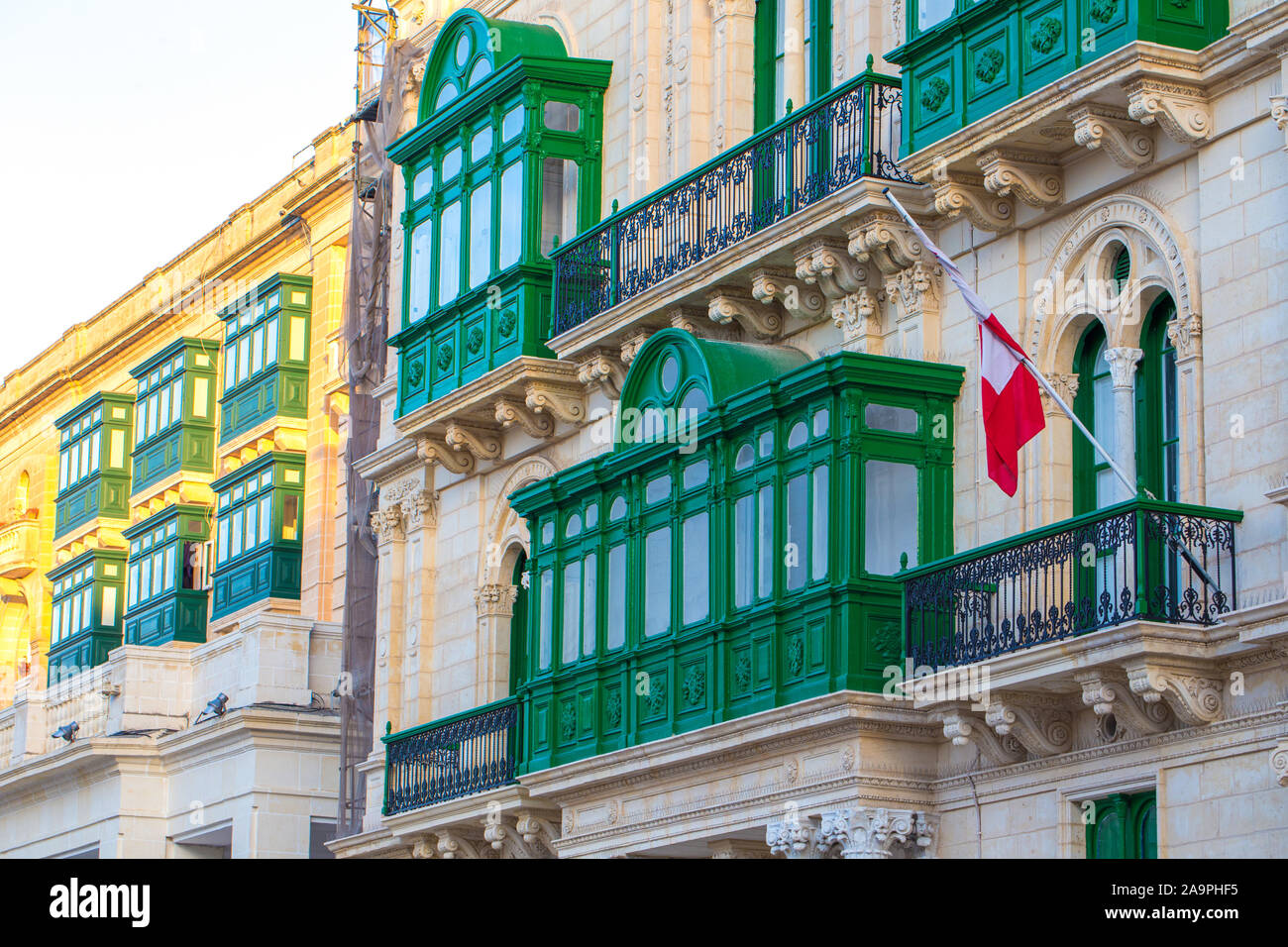 Balcons maltais traditionnel vert, La Valette, Malte Banque D'Images