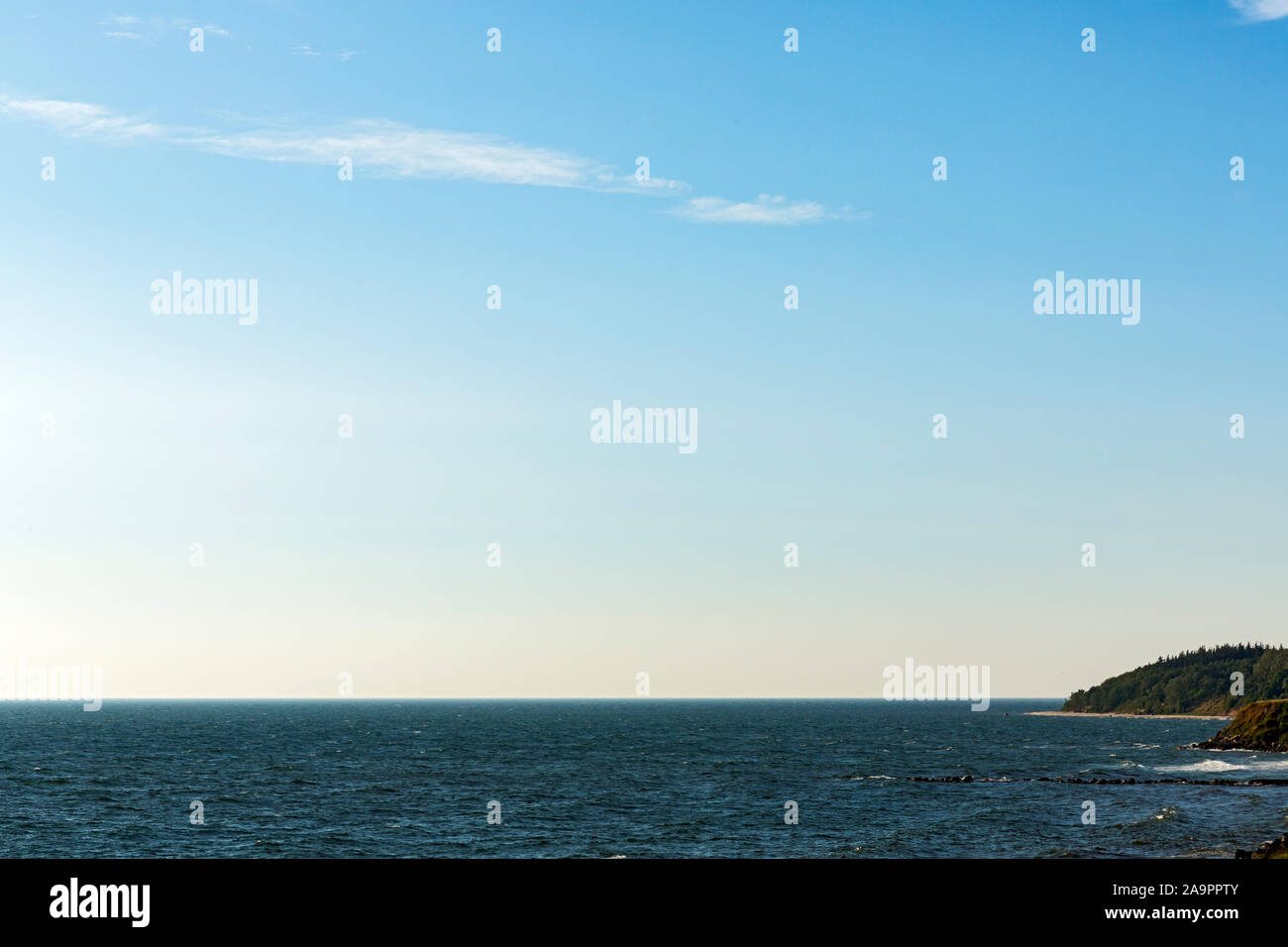 Bornholm Rønne ; ; Kueste, Meer, Himmel, Horizont, Wolken, Abendlicht Banque D'Images