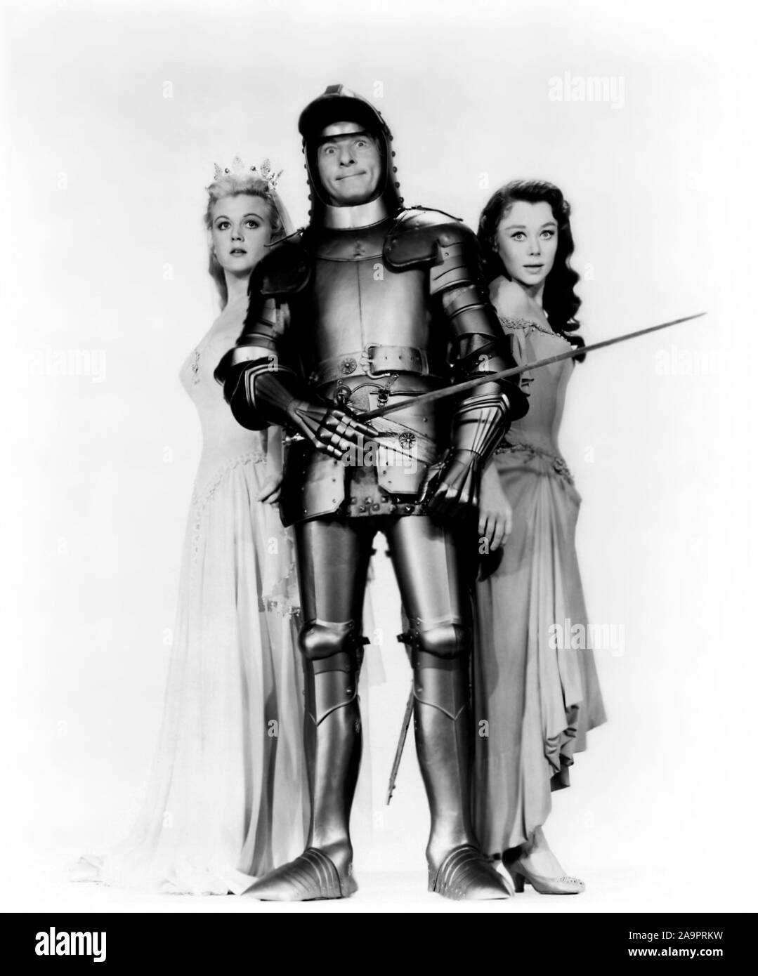 ANGELA LANSBURY, GLYNIS JOHNS et Danny Kaye DANS LE FOU (1955), réalisé par MELVIN FRANK et NORMAN PANAMA. Credit : PARAMOUNT PICTURES / Album Banque D'Images