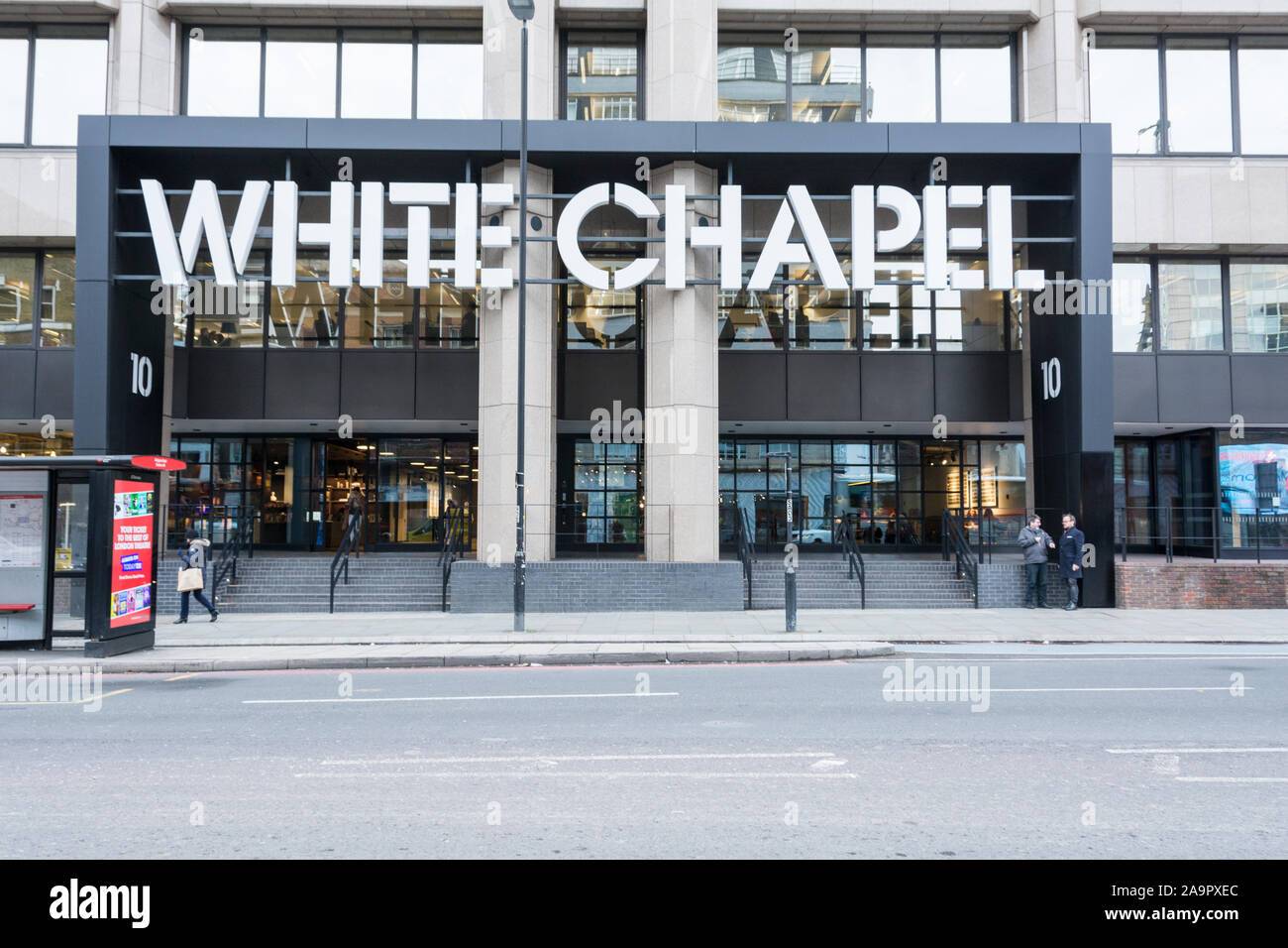 La chapelle blanche bâtiment par les architectes Fletcher Priest sur Whitechapel High Street, Aldgate, London, E1, au Royaume-Uni. Banque D'Images