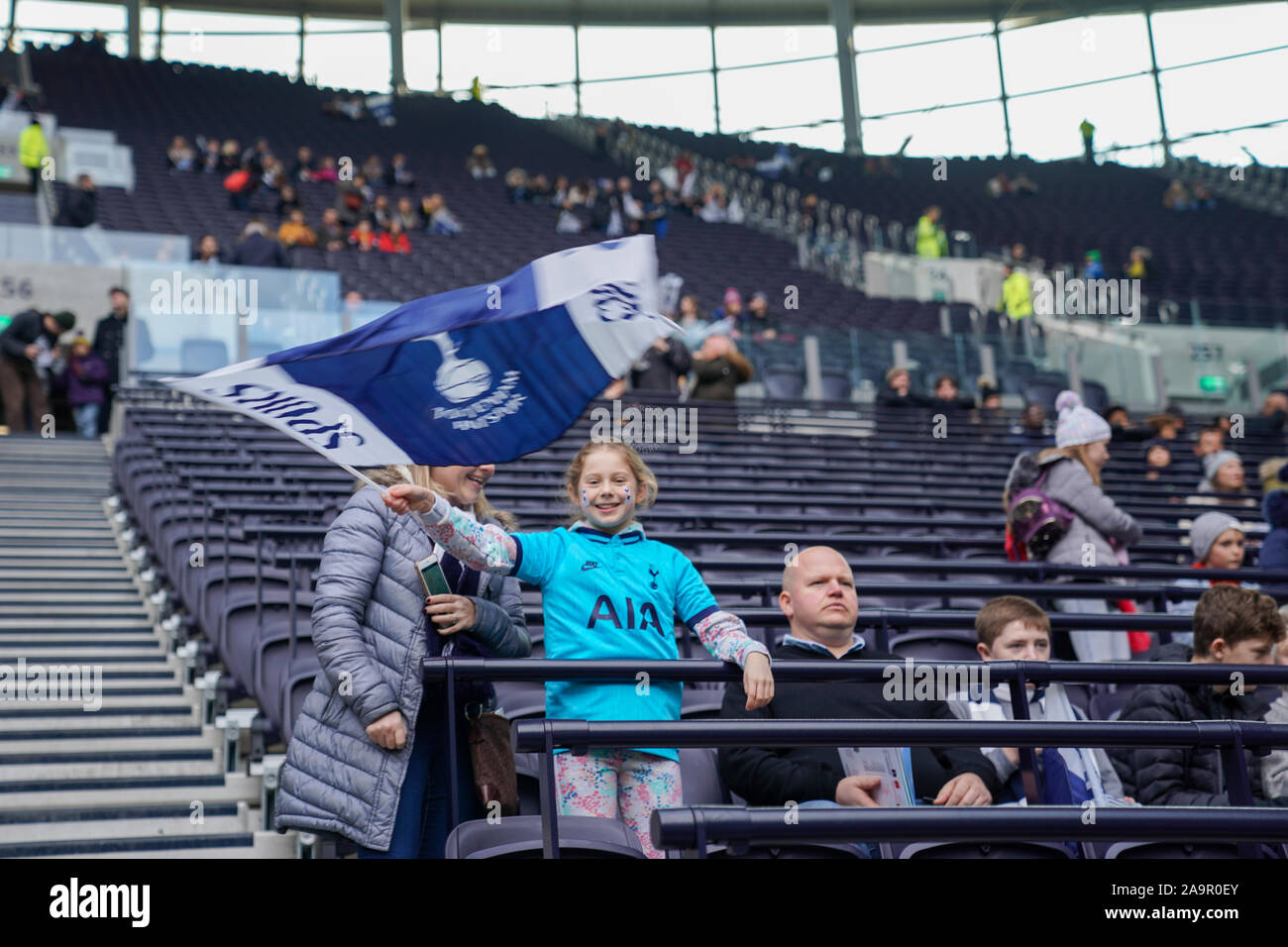 Londres, Royaume-Uni. 17 novembre, 2019. Hotsupr Tottenham au cours de la Barclay's fan FA Women's Super League football match entre Tottenham contre Arsenal à Tottenham Hotspur Stadium le 17 novembre 2019 à Londres, en Angleterre (Photo de Daniela Porcelli/SPP) SPP : Crédit Photo de la presse sportive. /Alamy Live News Banque D'Images