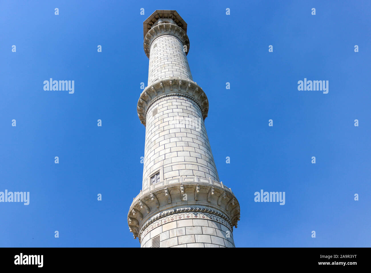 L'un des quatre minarets du Taj Mahal. Banque D'Images