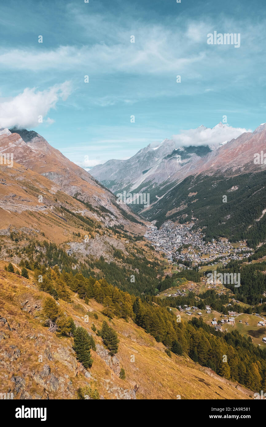 Zermatt et ses couleurs d'automne de la téléphérique Matterhorn Glacier Paradise Banque D'Images
