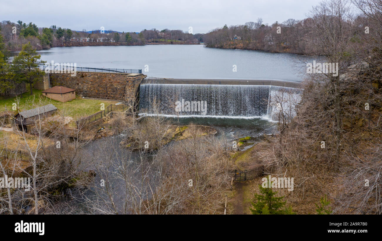 Whiteney, le lac du barrage de Whitney, New Haven, CT, USA Banque D'Images