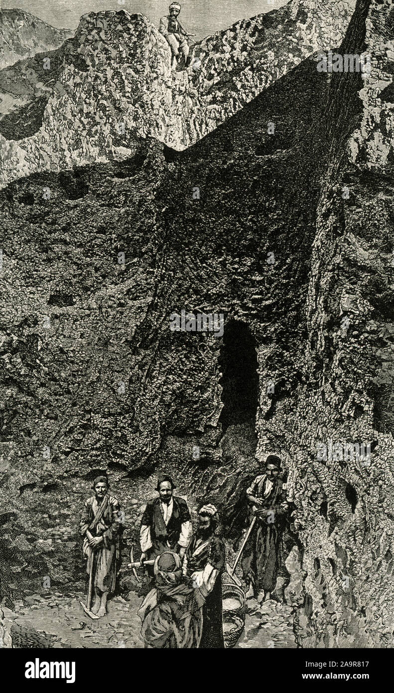 Cette image remonte au début des années 1900 et montre l'epxloration des monticules de Ninive, la plus ancienne et la plus grande ville de l'ancien empire assyrien. Ninive était situé sur la rive est du Tigre et encerclée par la ville moderne de Mosul, Iraq. Aujourd'hui, les vestiges de l'ancienne Ninive sont les ruines d'un monticule et Kouyunjik Nabii sur Yunus. Banque D'Images