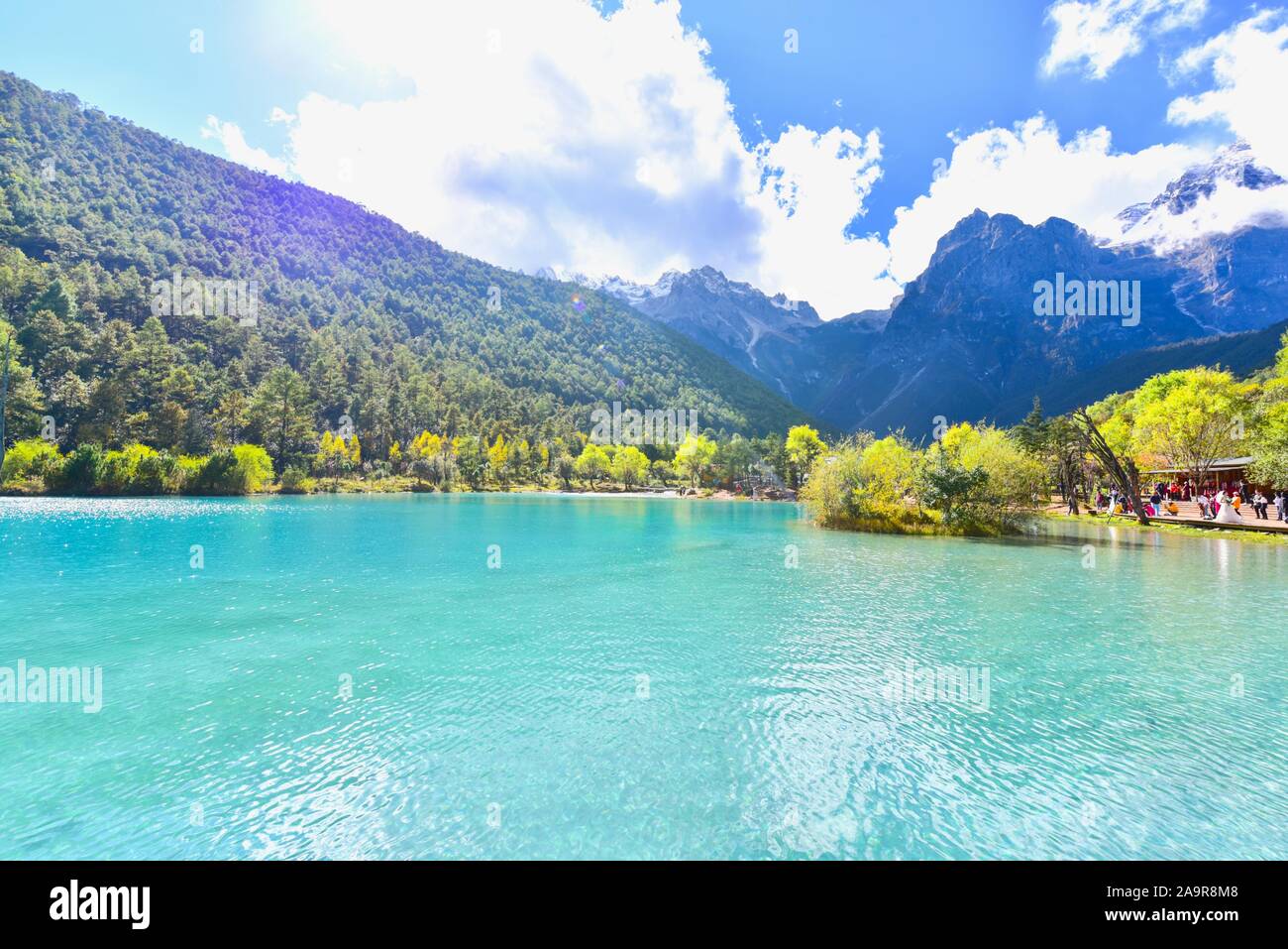 Blue Moon Valley et Montagne Enneigée du Dragon de Jade à Lijiang, Chine Banque D'Images