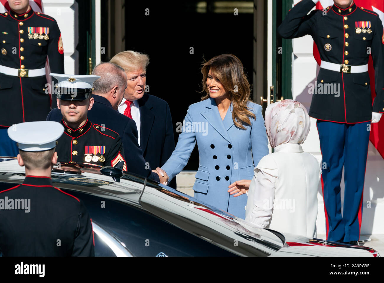 Le président Donald J. Trump et la Première Dame Melania Trump bienvenue Le président turc, Recep Tayyip Erdogan et son épouse Mme Emine Erdogan Mercredi, Novembre 13, 2019, au portique sud de la Maison Blanche. Banque D'Images