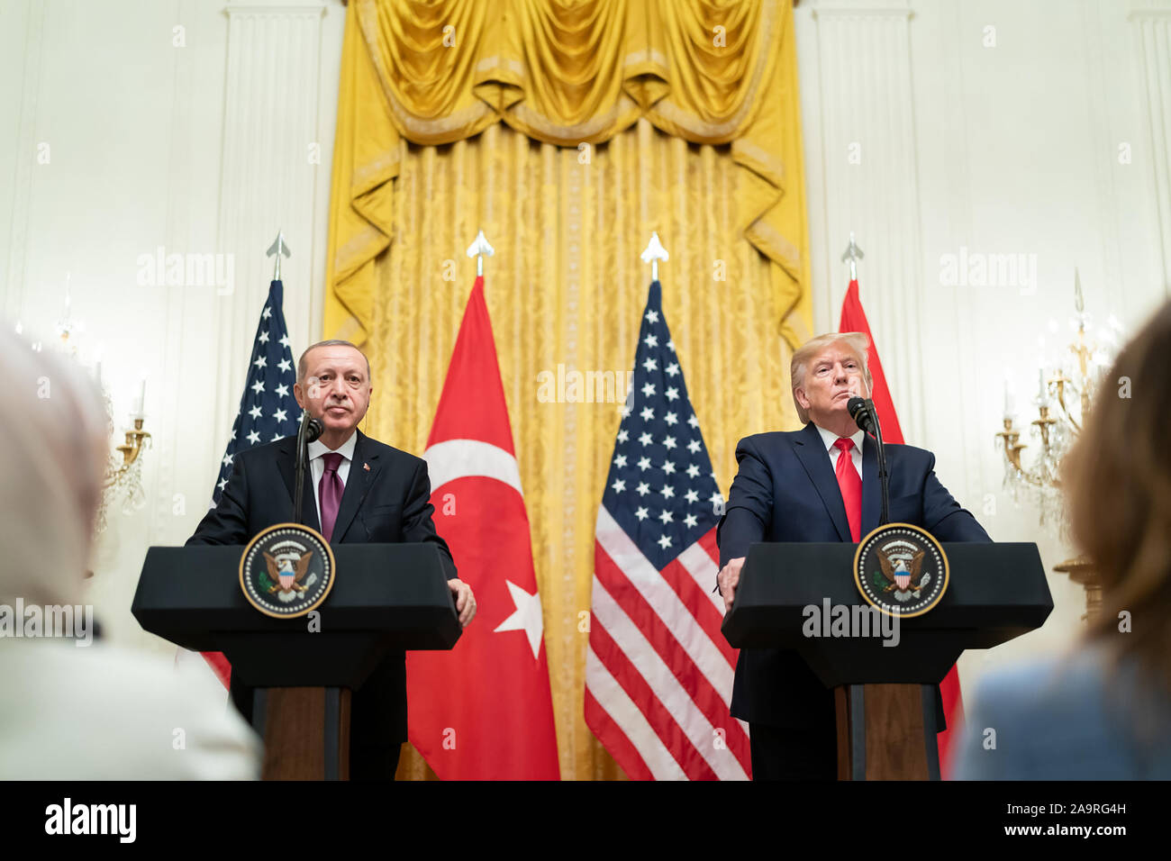 Le président Donald J. Trump et Président turc, Recep Tayyip Erdogan, participer à une conférence de presse Le mercredi, Novembre 13, 2019, dans l'East Room de la Maison Blanche. Banque D'Images