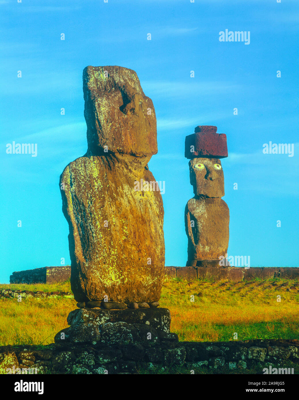 Statues Moai à Rano Raraku, île de Pâques, Chili Parc national de Rapa Nui, l'océan Pacifique Sud Banque D'Images