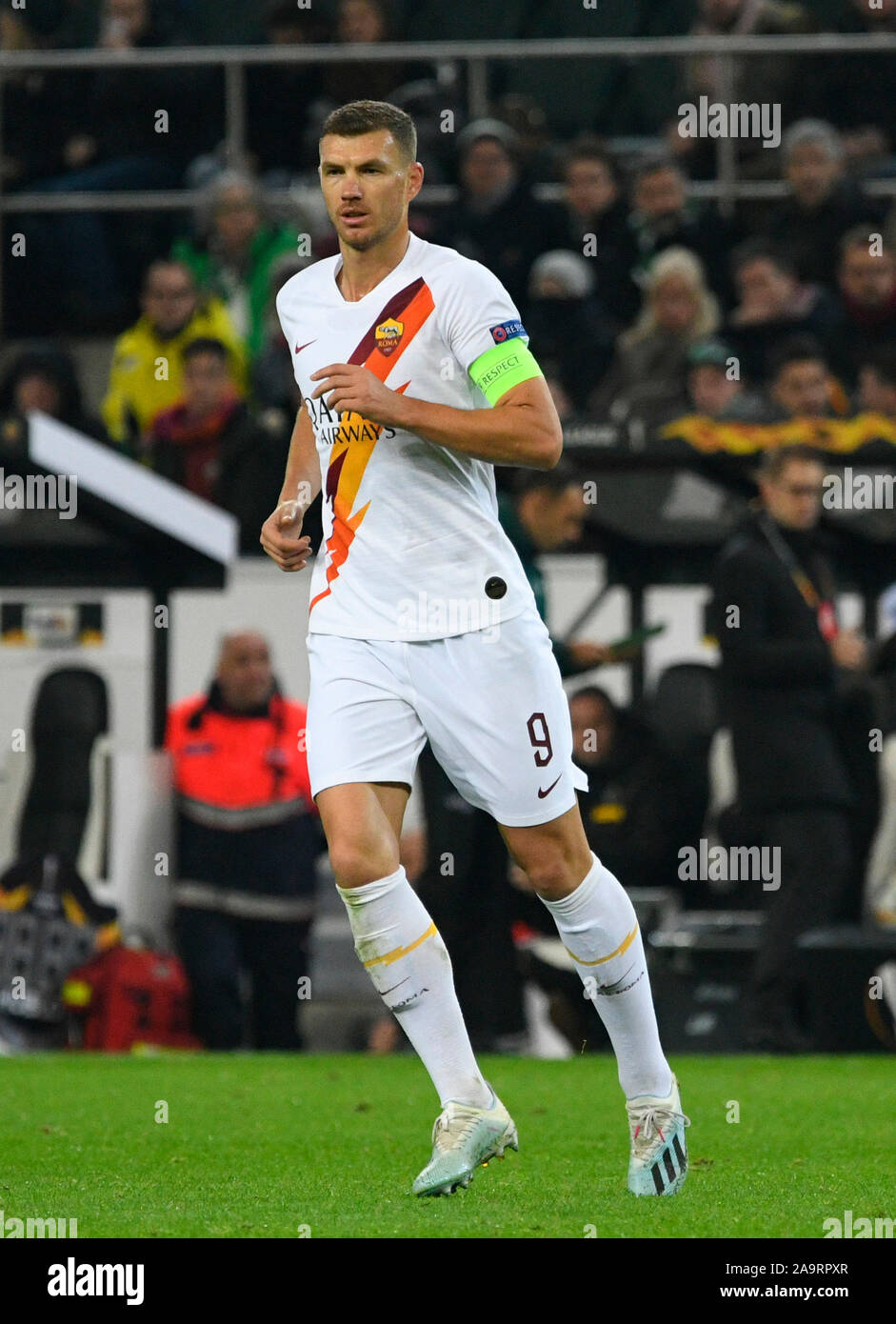 Parc de Borussia Mönchengladbach, 7.11.2019, Football : saison 2019-2020 de la Ligue Europe, journée 4, Borussia Mönchengladbach (MGL) vs comme Rom (ROM) : Edin Dzeko (ROM) Règlement de l'UEFA d'INTERDIRE TOUTE UTILISATION DES PHOTOGRAPHIES COMME DES SÉQUENCES D'IMAGES ET/OU QUASI-vidéo Banque D'Images