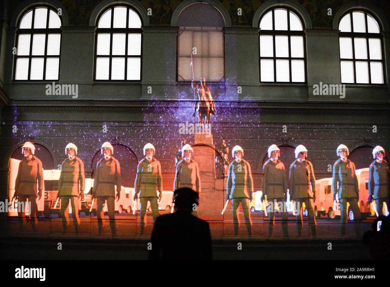 Cartographie vidéo projetés pendant le 30e anniversaire de la révolution de velours au Musée National à Prague. Banque D'Images