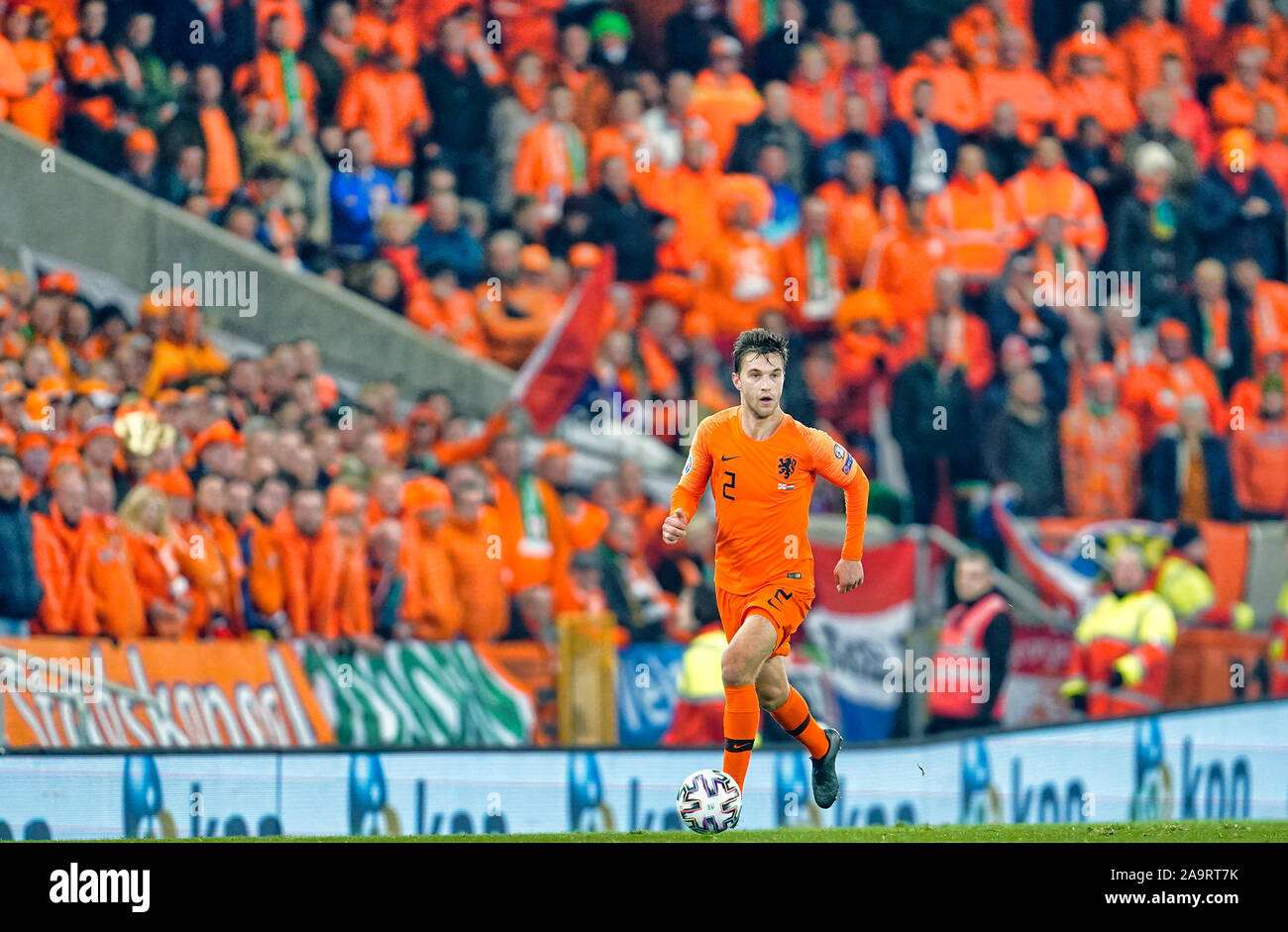 BELFAST, 16-11-2019 , Stade Windsor Park. Joel Veltman sur fond de 800 fans d'Orange au cours de l'Euro jeu Qualificatif d'Irlande -Pays-Bas 0-0. Banque D'Images