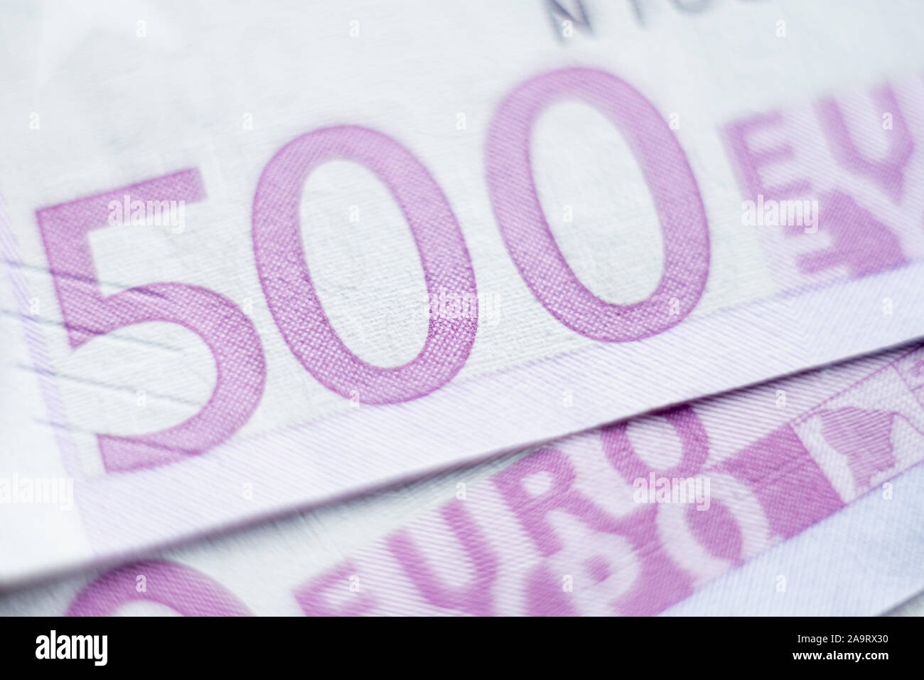 Bruxelles, Belgique - Novembre 2019 : macro close-up de l'Union européenne cinq cents euros de billets de trésorerie. Banque D'Images