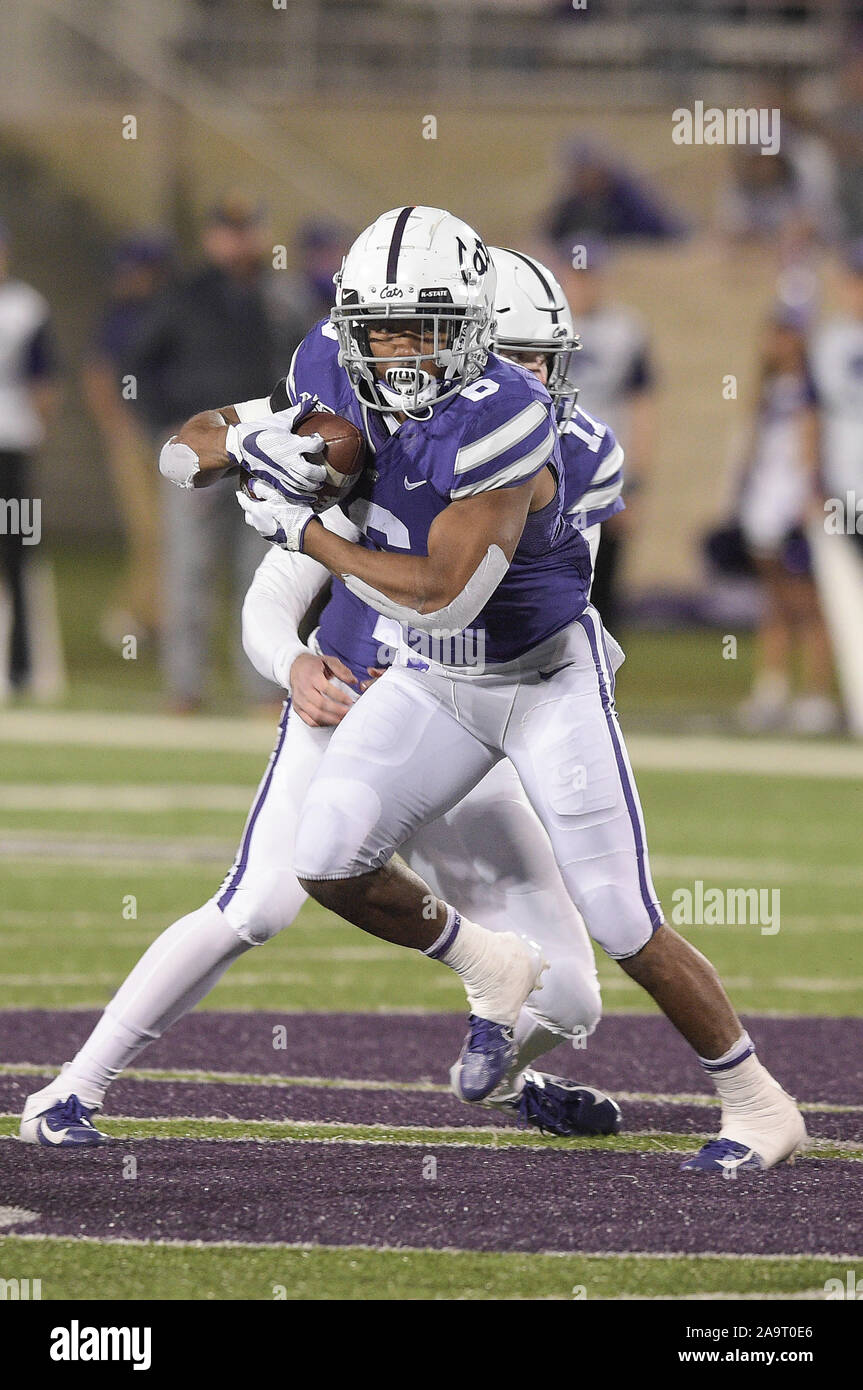 16 novembre 2019 : Kansas State Wildcats d'utiliser de nouveau Jordan Brown (6) prend une part au cours de la NCAA Football Match entre le West Virginia Mountaineers et le Kansas State Wildcats à Bill Snyder Family Stadium à Manhattan, Kansas. Kendall Shaw/CSM Banque D'Images