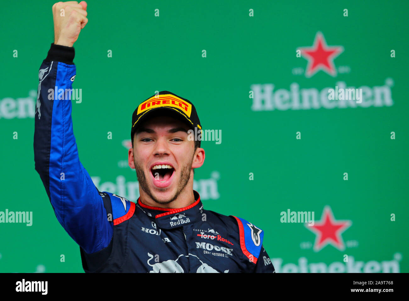 Sao Paulo, Brésil. 17 novembre 2019 ; Autodromo Jose Carlos Pace, Sao Paulo, Brésil, le Brésil Formule 1 Grand Prix, jour de la course ; la deuxième place, Pierre Gasly (FRA) Red Bull Racing RB15 sur le podium pour la première fois dans une course de F1- Usage Éditorial : Action Crédit Plus Sport Images/Alamy Live News Banque D'Images