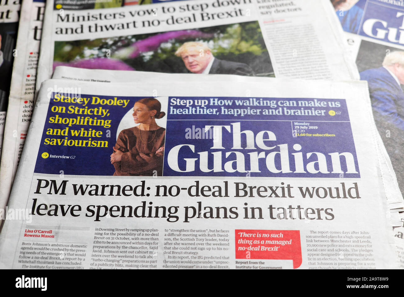 'PM averti : non-deal Brexit laisserait des plans de dépenses en lambeaux' Guardian newspaper headline le 29 juillet 2019 à Londres Royaume-Uni Grande-Bretagne Banque D'Images