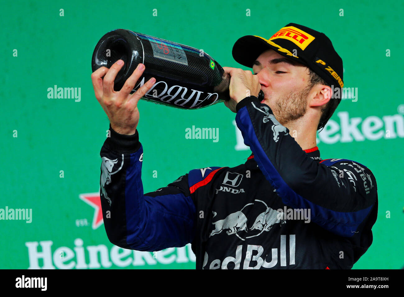 Sao Paulo, Brésil. 17 novembre 2019 ; Autodromo Jose Carlos Pace, Sao Paulo, Brésil, le Brésil Formule 1 Grand Prix, jour de la course ; la deuxième place, Pierre Gasly (FRA) Red Bull Racing RB15 sur le podium - usage éditorial : Action Crédit Plus Sport Images/Alamy Live News Banque D'Images