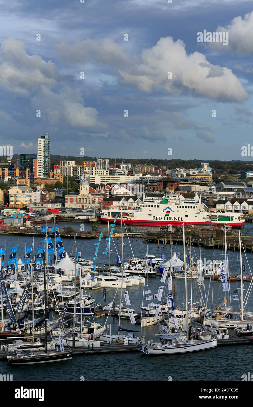 Marina, Port de Southampton, Hampshire, Angleterre, Royaume-Uni Banque D'Images