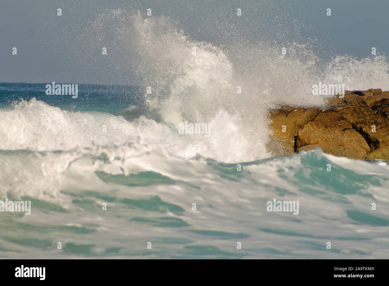 Photo de la mer Méditerranée surf prises à Ashkelon Marina, Israël. Banque D'Images