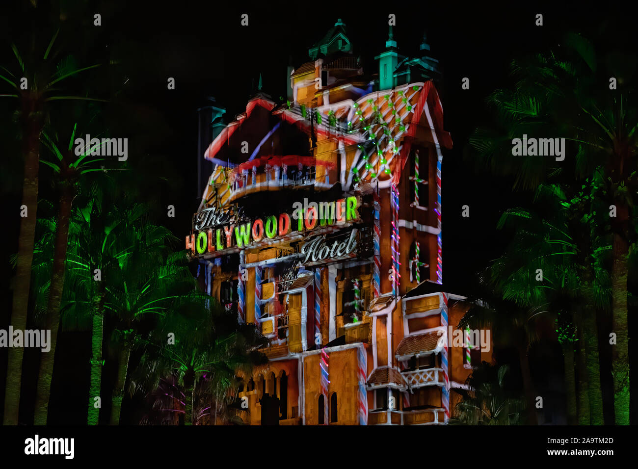 Les projections de Noël sur le Hollywood Tower of Terror ride à Hollywood Studios Banque D'Images