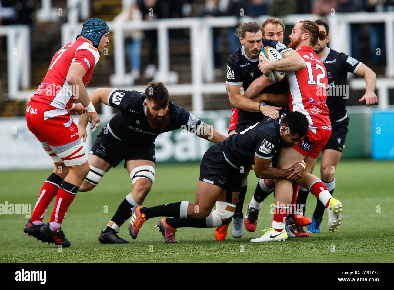 Newcastle, Royaume-Uni. 09Th Nov, 2019. NEWCASTLE Upon Tyne, Angleterre - 16 novembre Tom Arscott de Newcastle Falcons est abordé au cours de la Greene King IPA match de championnat entre Newcastle Falcons et Coventry à Kingston Park, Newcastle Le dimanche 17 novembre 2019. (Crédit : Chris Lishman | MI News) Credit : MI News & Sport /Alamy Live News Banque D'Images