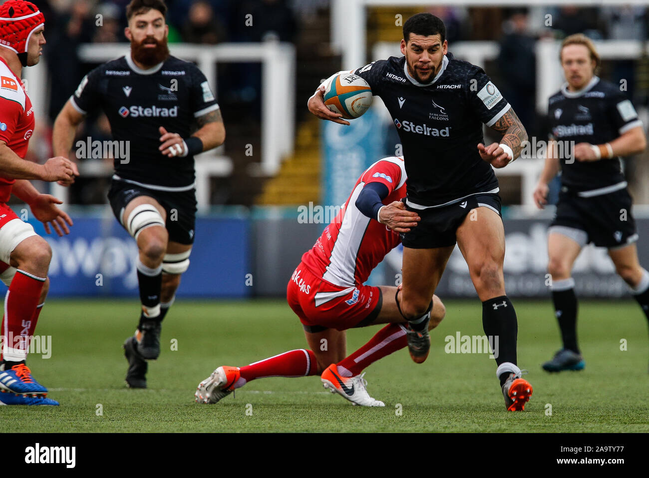 Newcastle, Royaume-Uni. 09Th Nov, 2019. NEWCASTLE Upon Tyne, Angleterre - 16 novembre Josh Matavesi de Newcastle Falcons en action pendant la Greene King IPA match de championnat entre Newcastle Falcons et Coventry à Kingston Park, Newcastle Le dimanche 17 novembre 2019. (Crédit : Chris Lishman | MI News) Credit : MI News & Sport /Alamy Live News Banque D'Images