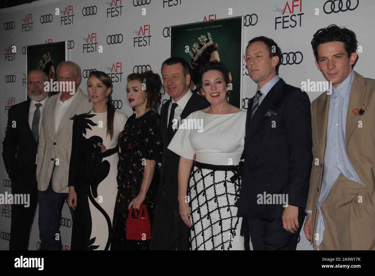 Charles Dance, Erin Doherty, Helena Bonham Carter, Peter Morgan, Olivia Colman, Tobias Menzies, Josh O'Connor 11/16/2019 Le festival de projection de gala 2019 "la Couronne" tenue au Théâtre chinois de Grauman à Los Angeles, CA Photo par Izumi Hasegawa/HollywoodNewsWire.co Crédit : Hollywood News Wire Inc./Alamy Live News Banque D'Images