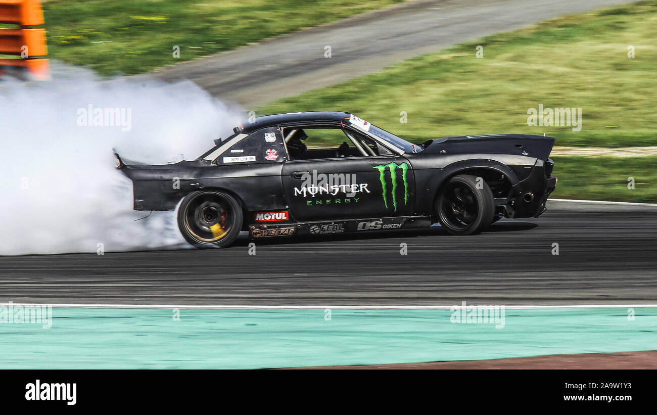 Oschersleben, Allemagne, 31 août 2019 : pilote automobile ukrainien Dmitriy Illyuk en action au cours de la dérive Kings International Series à Oschersleben. Banque D'Images