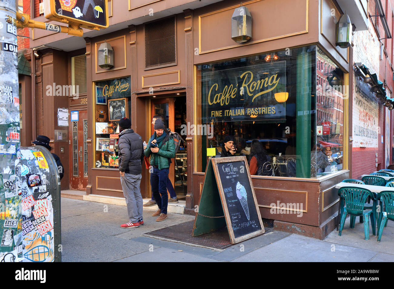 Caffe Roma, 176 Mulberry Street, New York, NY devanture extérieure d'une pâtisserie italienne dans le quartier Little Italy de Manhattan. Banque D'Images