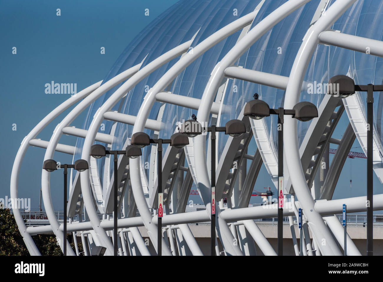 Acier laminé-canopy avec panneaux translucide ETFE à l'aéroport Hartsfield-Jackson Atlanta International Airport Terminal Passager Central complexe. (USA) Banque D'Images