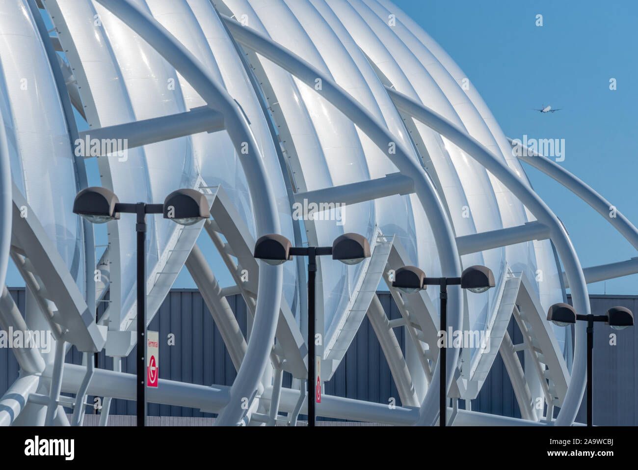 Acier laminé-canopy avec panneaux translucide ETFE à l'aéroport Hartsfield-Jackson Atlanta International Airport Terminal Passager Central complexe. (USA) Banque D'Images