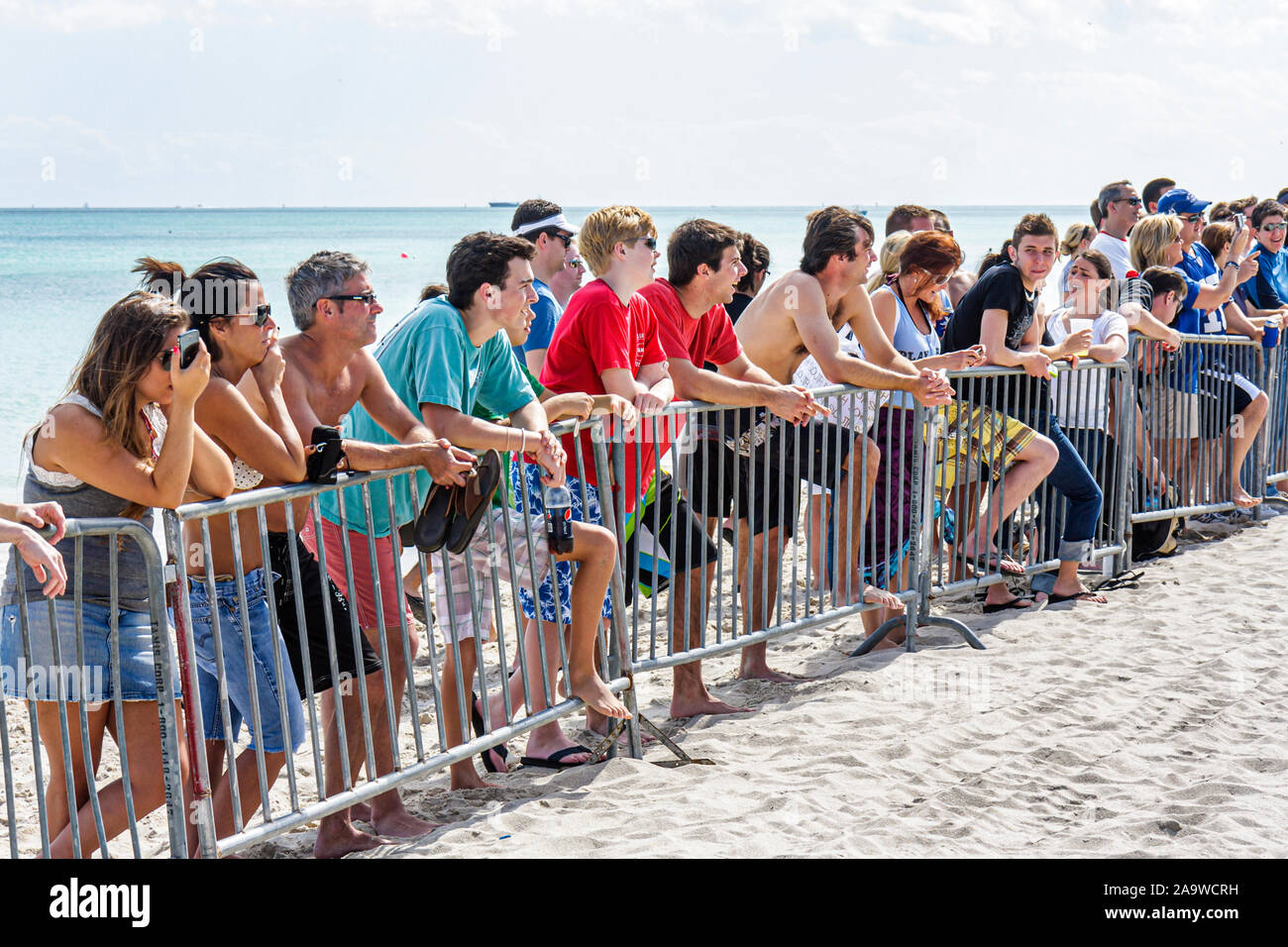 Miami Beach Florida,Super Bowl XLIV week,NFL,football,marketing produit,Celebrity Beach Bowl,homme,femme,rail de garde,FL100207150 Banque D'Images