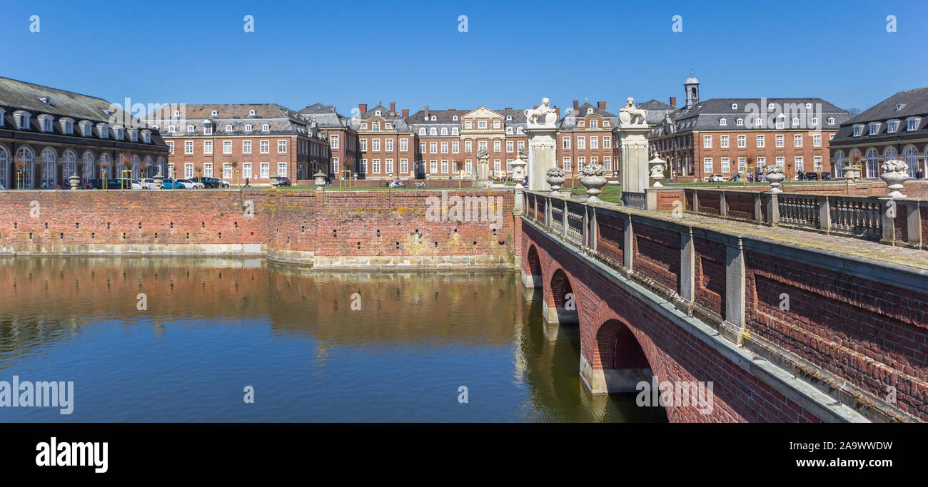 Panorama du pont pour le château de Nordkirchen, Allemagne Banque D'Images