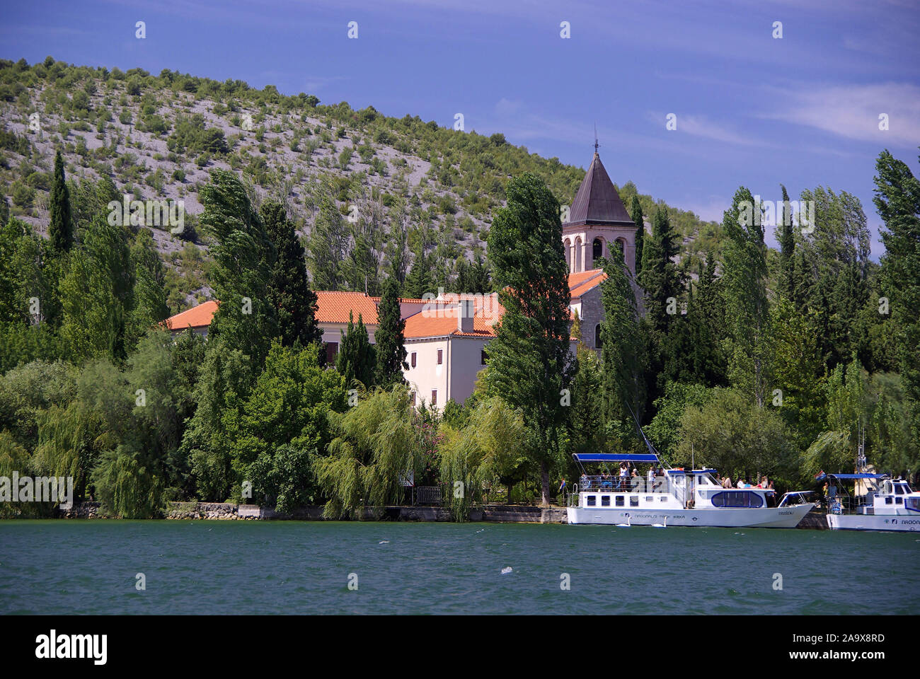 Fähranleger vor der Klosterinsel Visovac dans der Krka Parc national de Krka, Dalmatien, Kroatien Banque D'Images