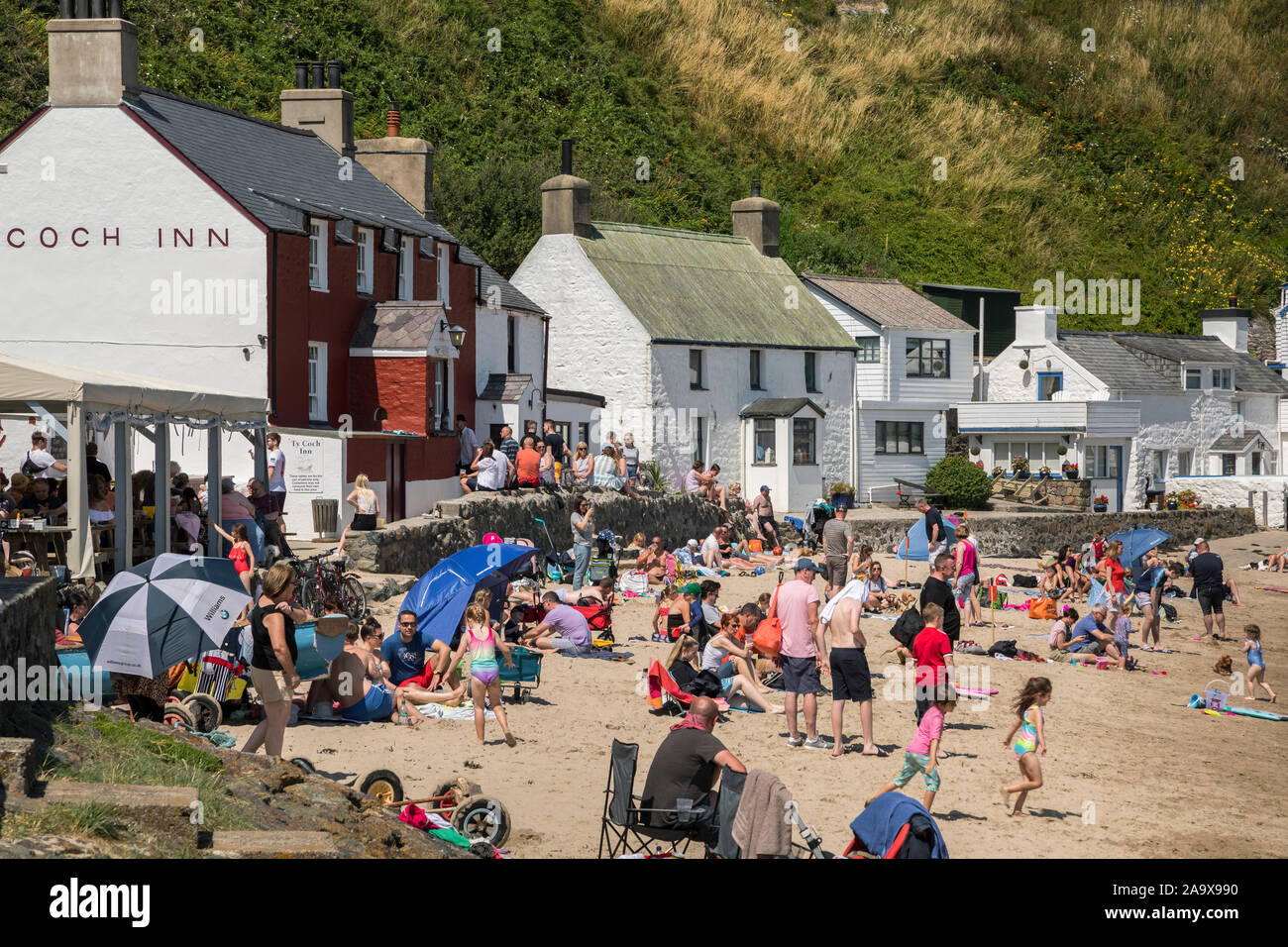 Une plage bondée à l'apogée de sumer dans Porthdinllaen, péninsule Llŷn, Gwynedd, Pays de Galles Banque D'Images