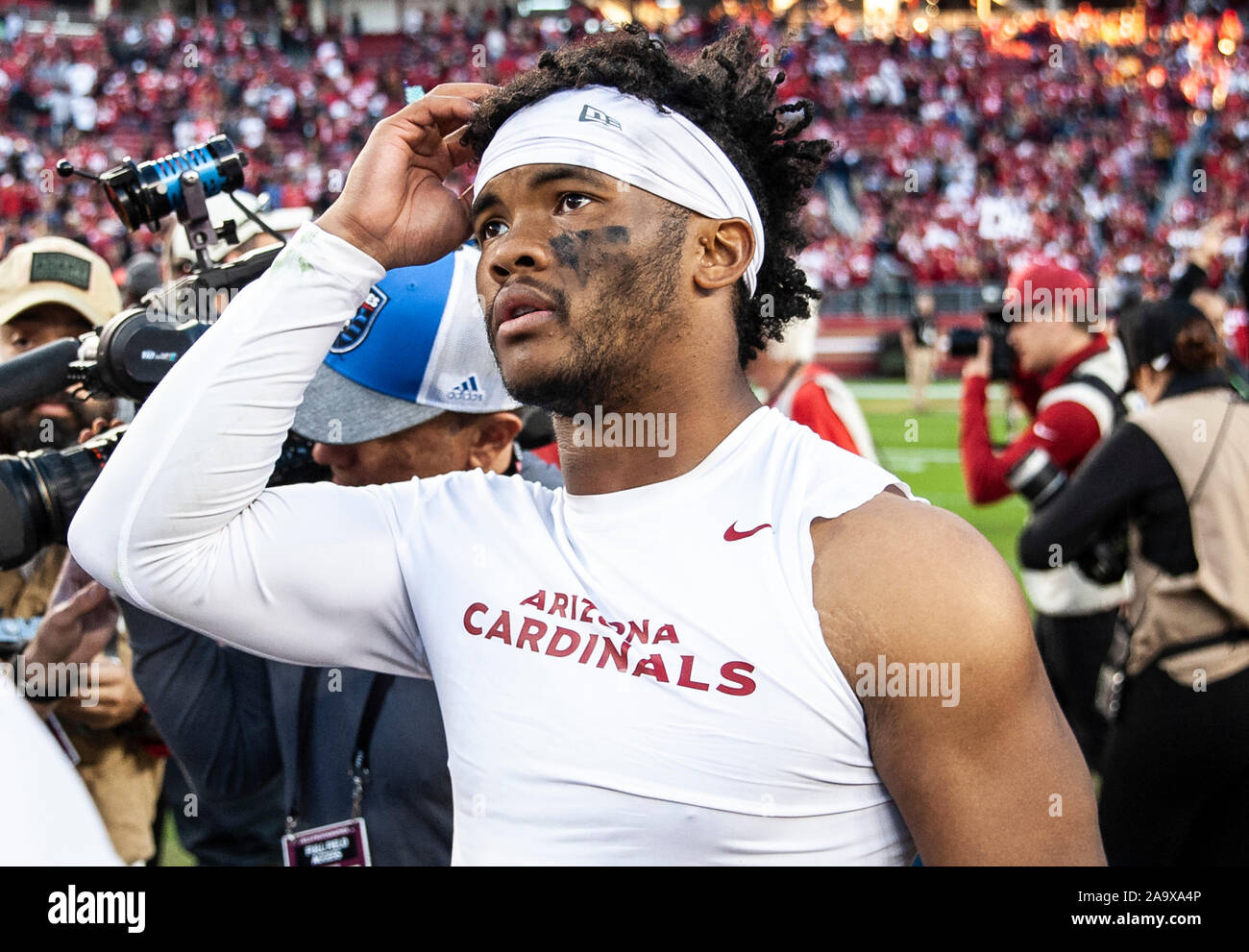 Santa Clara, Californie, États-Unis. 17 novembre, 2019. Arizona quarterback Kyler Murray (1) Promenade à pied de la zone après la NFL football match entre les Arizona Cardinals et les San Francisco 49ers 26-36 perdu au stade Santa Clara en Californie Levi James Thurman/CSM Crédit : Cal Sport Media/Alamy Live News Banque D'Images