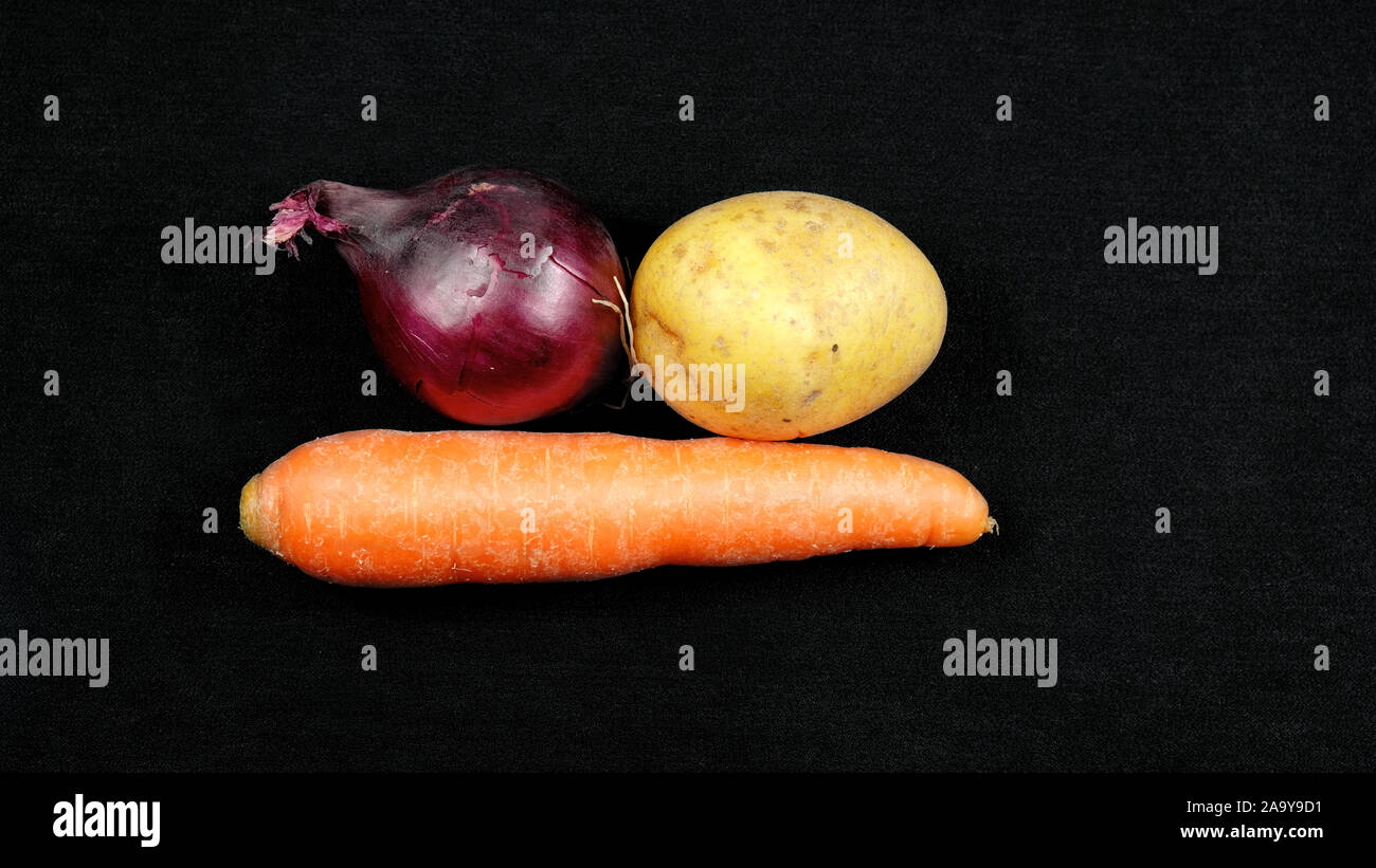 Oignon rouge, carotte et pomme de terre Banque D'Images