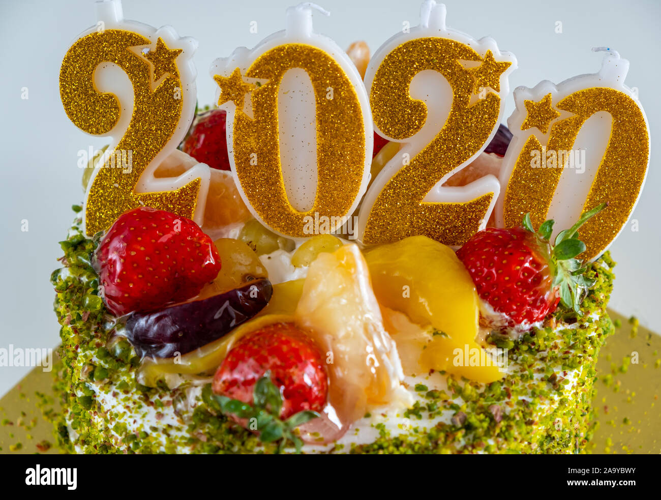 Close Up De Gateau Avec Des Bougies Numero En Forme Bonne Annee Photo Stock Alamy Close Up De Gateau Avec Des Bougies Numero En Forme Bonne Annee Photo Stock Alamy