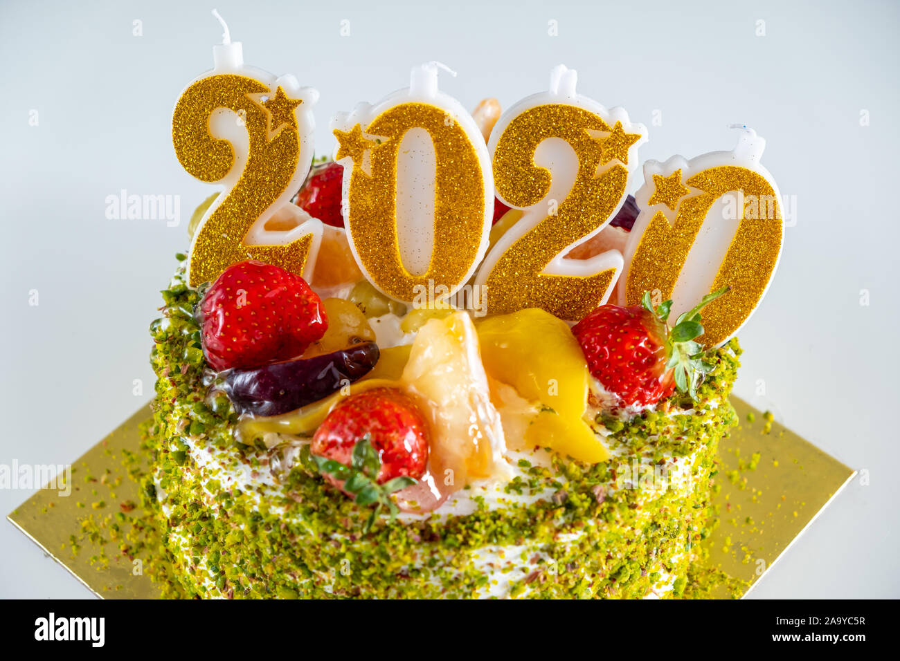 Close Up De Gateau Avec Des Bougies Numero En Forme Bonne Annee Photo Stock Alamy Close Up De Gateau Avec Des Bougies Numero En Forme Bonne Annee Photo Stock Alamy