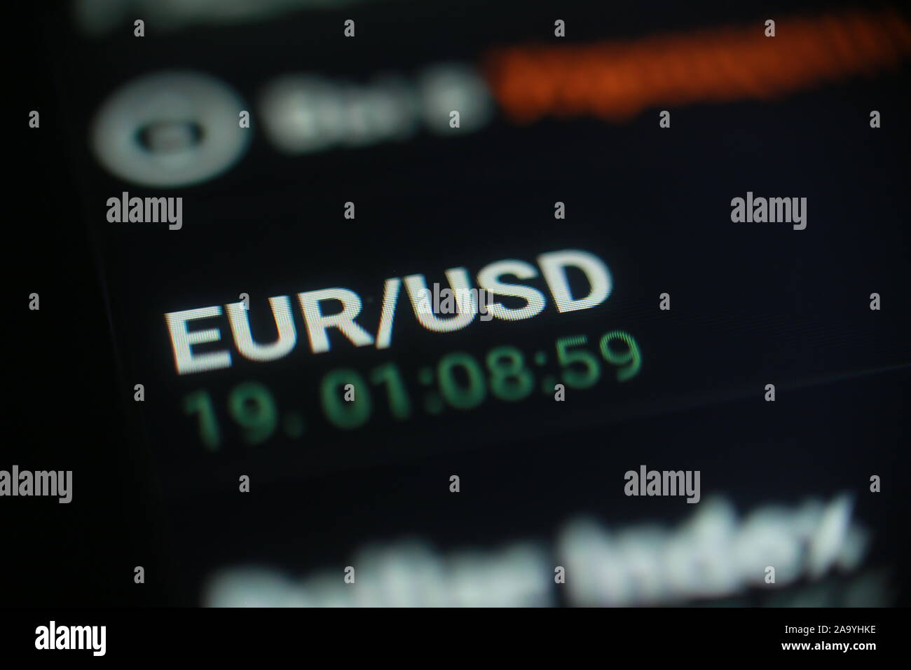 Convertisseur de devises - Euro et Franc suisse (EUR/CHF). Service de  change sur l'écran d'ordinateur Photo Stock - Alamy