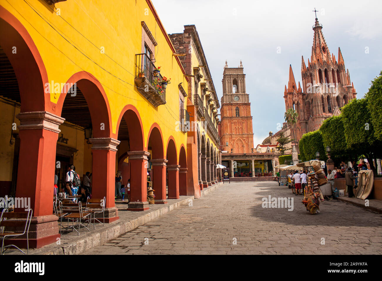 La Parroquia, la célèbre église rose dans la ville pittoresque de San Miguel de Allende, Mexique. Banque D'Images