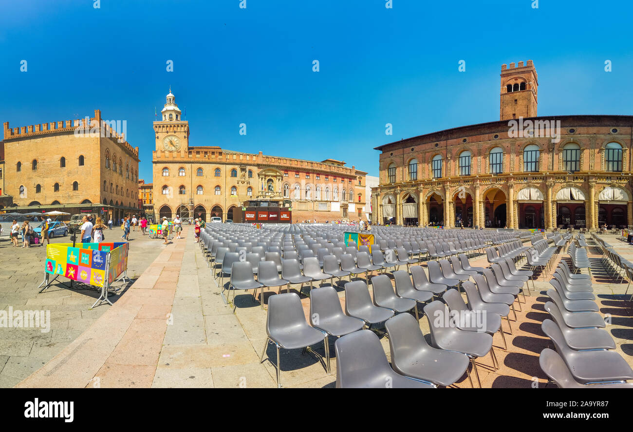 Bologne, Italie - 24 juin 2019 : panorama de Re Enzo Palace, palais historique et le coeur des activités économiques et sociales de la ville avec Banque D'Images