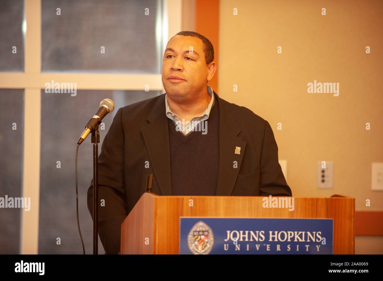 Portrait de Baltimore City Council Bill membre Henry s'adressant à des étudiants de l'Université Johns Hopkins de Baltimore, Maryland, 2009. À partir de la collection photographique de Homewood. () Banque D'Images