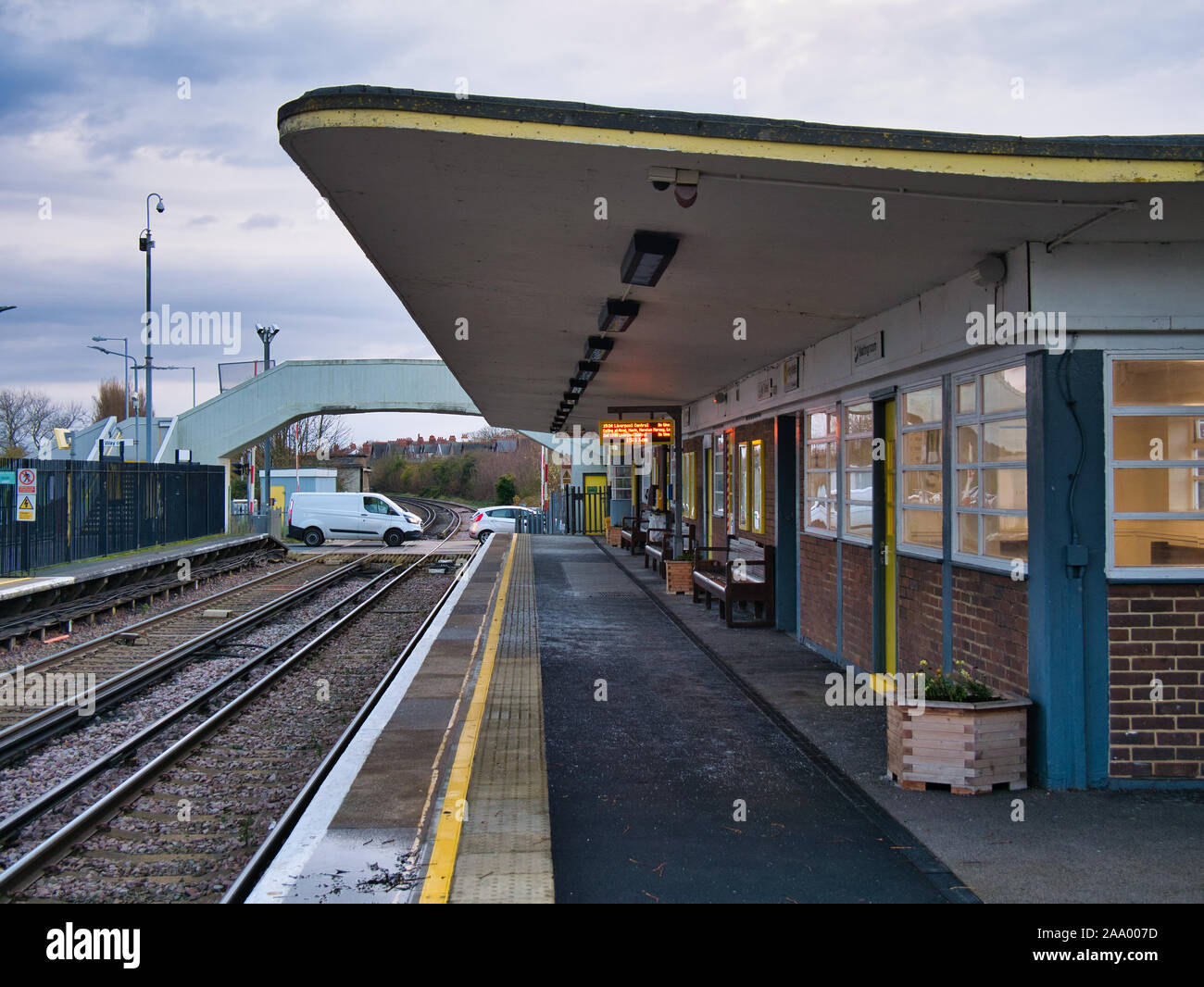 La gare de Hoylake sur le réseau de transport ferroviaire électrique Merseyrail, un réseau de transport régional avec Liverpool comme son moyeu, dans le nord-ouest de l'Angleterre Banque D'Images