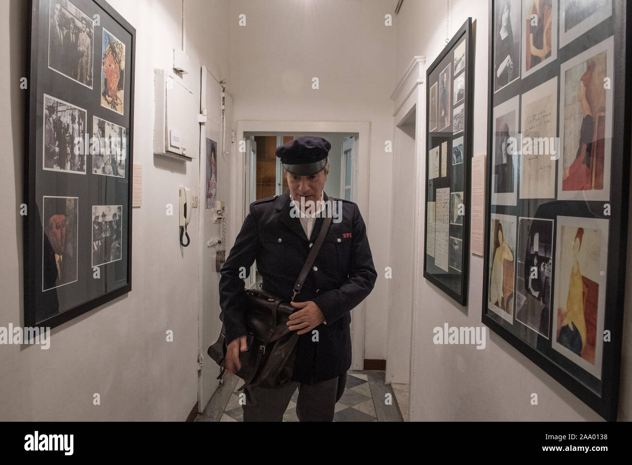 Performance 'Les chambres d'Amedeo Modigliani" à l'intérieur de la maison où l'artiste est né. 'Teatro degli Onesti' Company. L'acteur et réalisateur Emanuel Banque D'Images