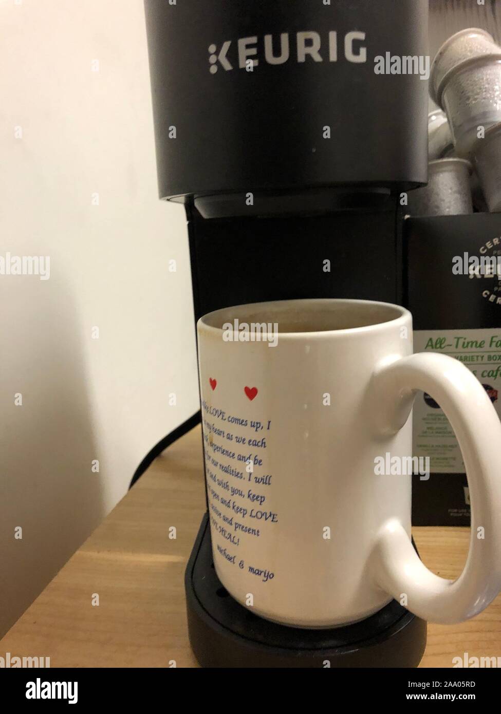 London Canada, 10 Novembre 2019 : Editorial titre photo d'une machine à café  Keurig faire le café. Revlon est un chef de file dans une dosette de café  Photo Stock - Alamy
