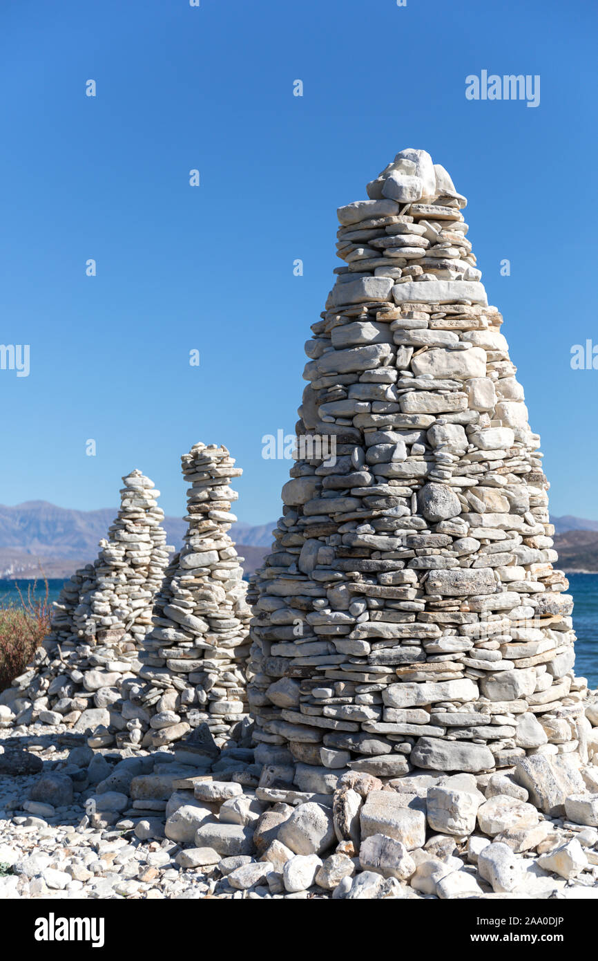 Three White Stone cairns, Corfou, Grèce Banque D'Images
